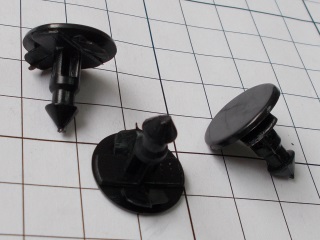 Пистон крепления накладки стеклоочистителя (жабо) верхний GW Hover, H3 5532104-K00